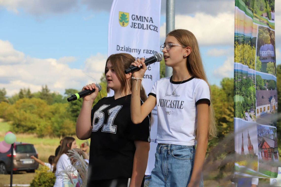 Dobieszyn Razem. Festyn Pokoleń połączył mieszkańców w rodzinnej atmosferze Dobieszyn Razem. Festyn Pokoleń połączył mieszkańców w rodzinnej atmosferze