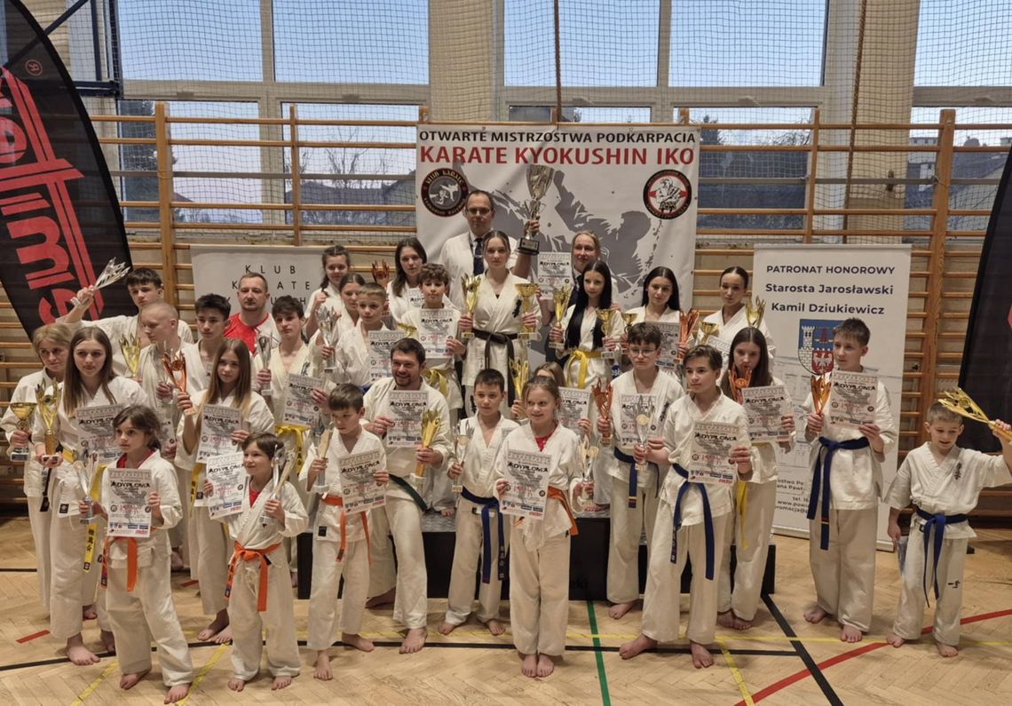 Drużynowe mistrzostwo Podkarpacia dla Krośnieńskiego Klubu Kyokushin Karate Drużynowe mistrzostwo Podkarpacia dla Krośnieńskiego Klubu Kyokushin Karate