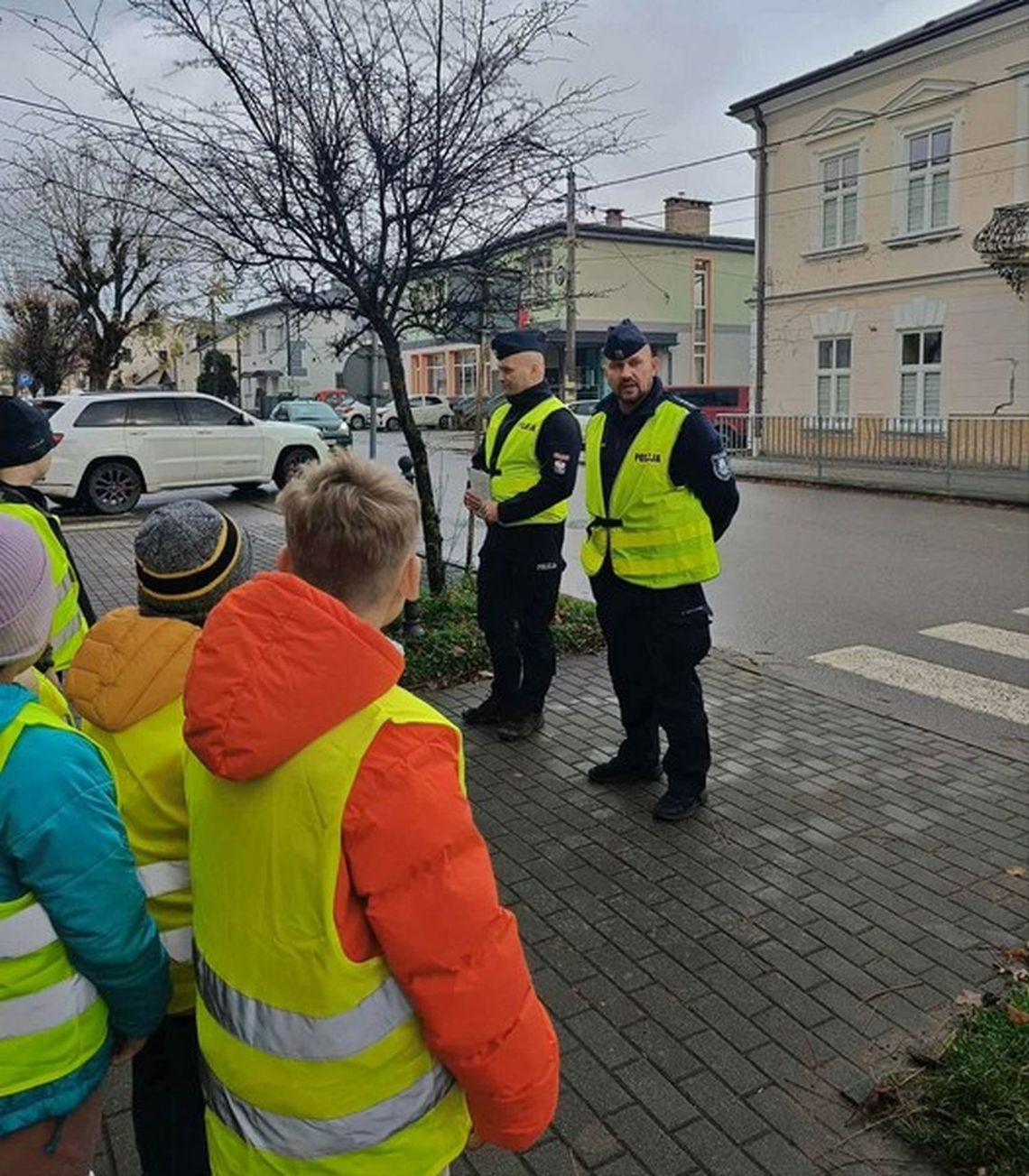 Dukielscy policjanci uczą najmłodszych zasad bezpieczeństwa na drodze