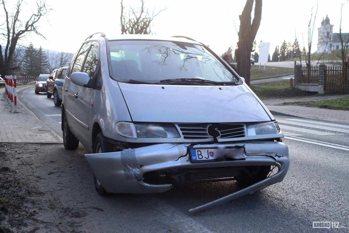 Dukla. 48-latek najechał volkswagenem na tył nissana