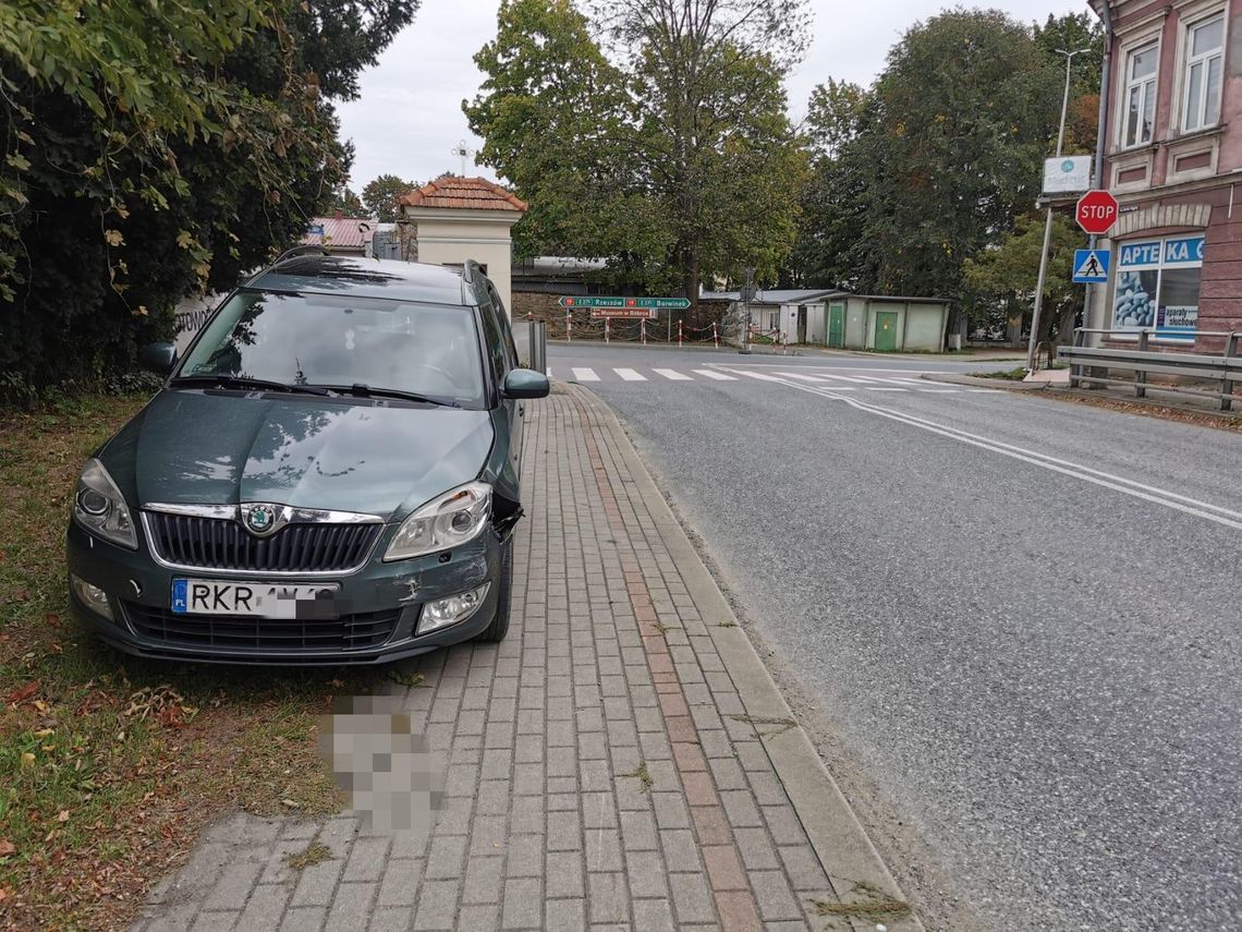 Dukla. Kolizja dwóch pojazdów na skrzyżowaniu