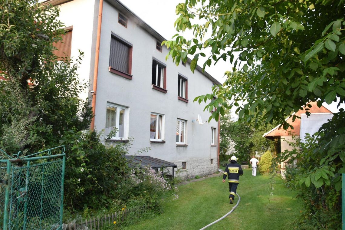 DUKLA: Pożar budynku. W środku miały być uwięzione osoby