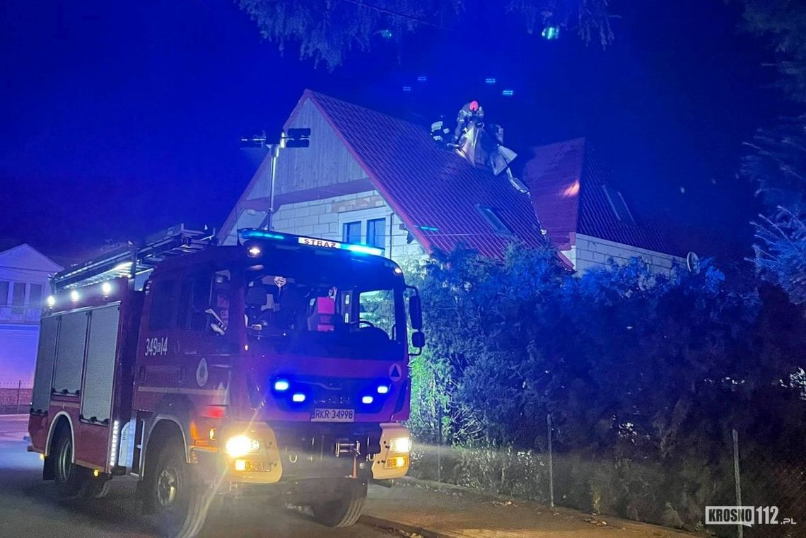 ? Dukla: Zapaliła się sadza w kominie. Ogień rozprzestrzenił się na poddasze