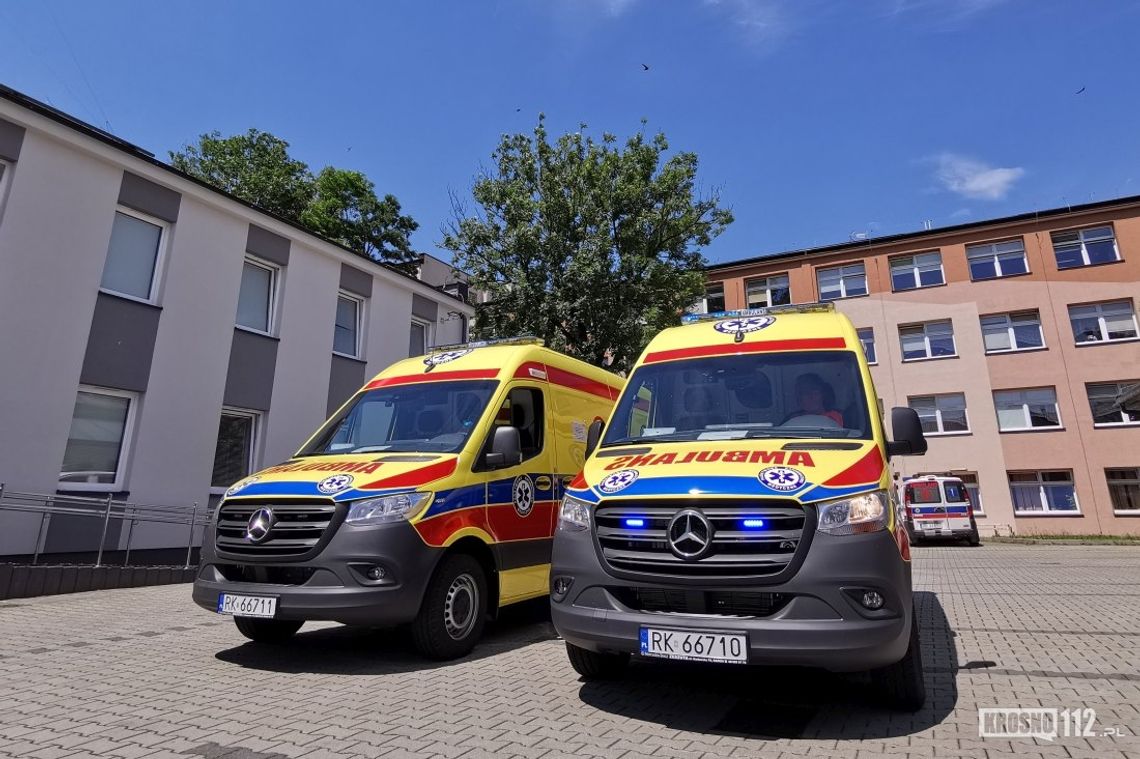 Dwa nowe ambulanse SPPR Krosno wzmocnią bezpieczeństwo Krośnian