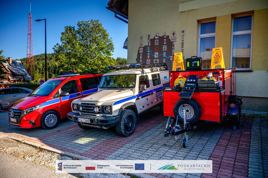 Dwa samochody i sprzęt dla bieszczadzkich goprowców