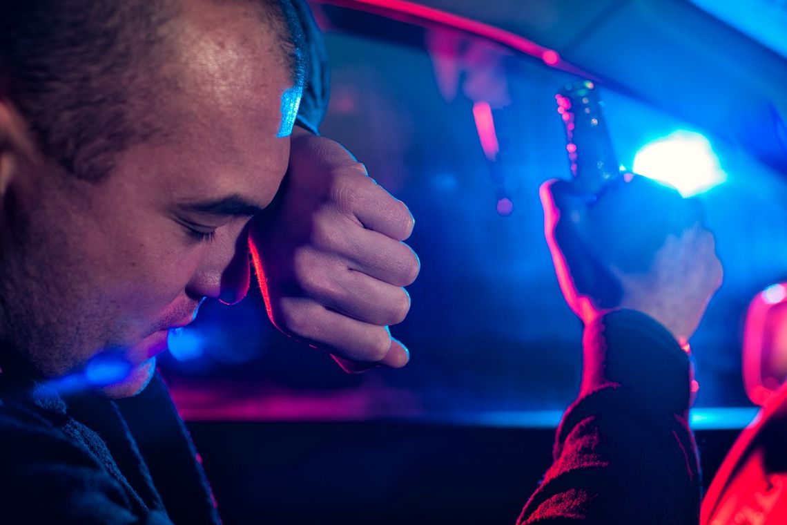 Dwaj pijani kierowcy zatrzymani przez policjantów