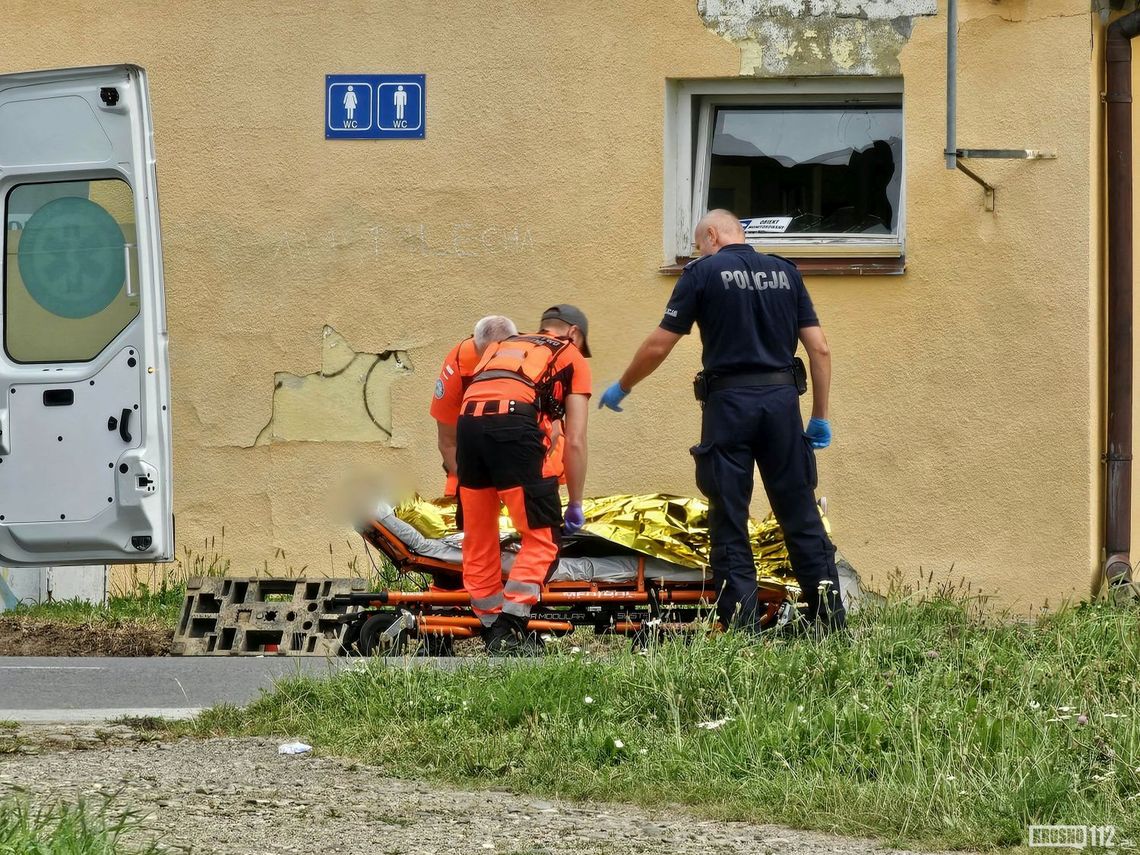 Dwie nietrzeźwe osoby z poważnymi obrażeniami w szaletach w Jedliczu Dwie nietrzeźwe osoby z poważnymi obrażeniami w szaletach w Jedliczu