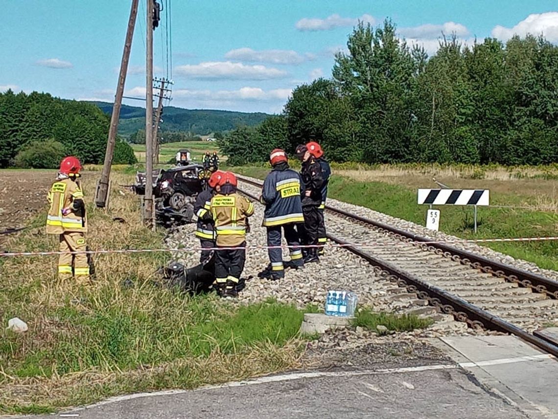 Dwie osoby zginęły na przejeździe kolejowym w Bajdach