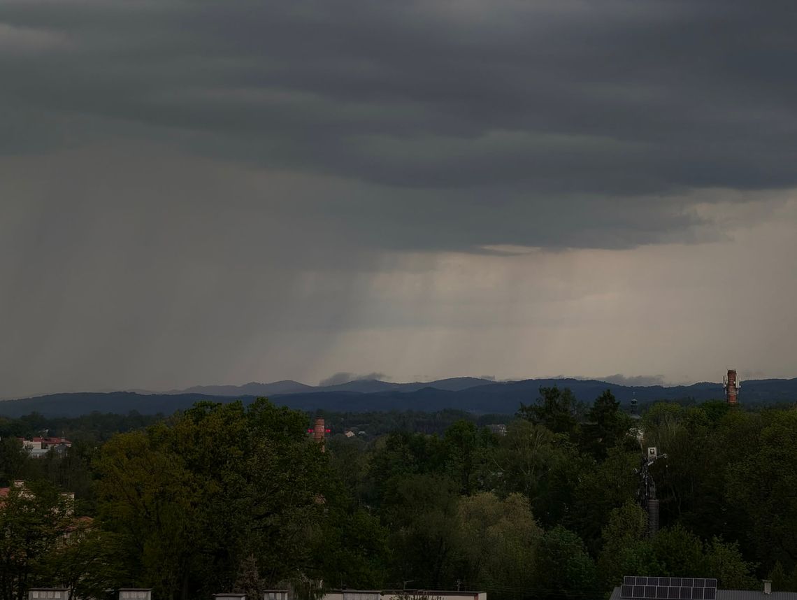 Dynamiczny początek tygodnia. Nad Podkarpacie nadciągają burze i intensywne opady