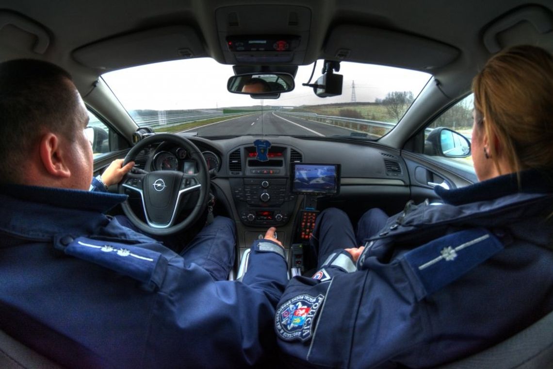 Dzięki policyjnej eskorcie, poważnie ranna 41-latka otrzymała pilną pomoc medyczną
