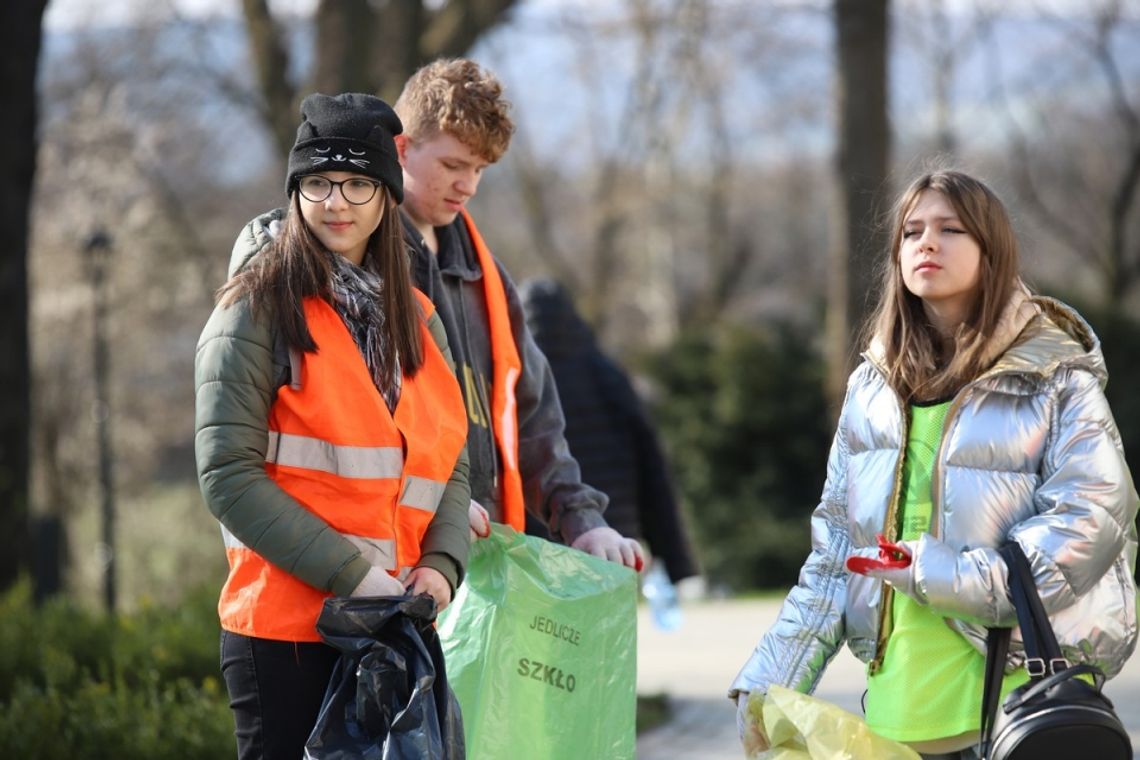 Dzień Ziemi w Jedliczu. Posadzono nowe drzewa