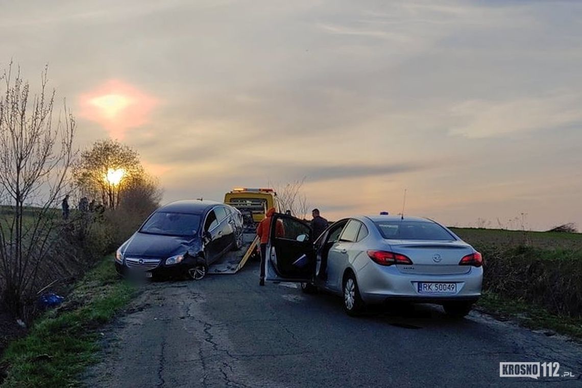 FALISZÓWKA: Opel w rowie. Brak kierowcy i pasażerów