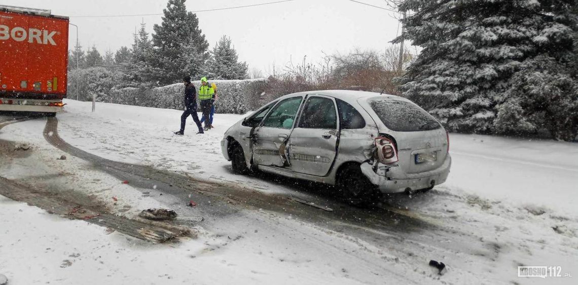 Fatalne warunki na drogach. Seria kolizji w powiecie krośnieńskim