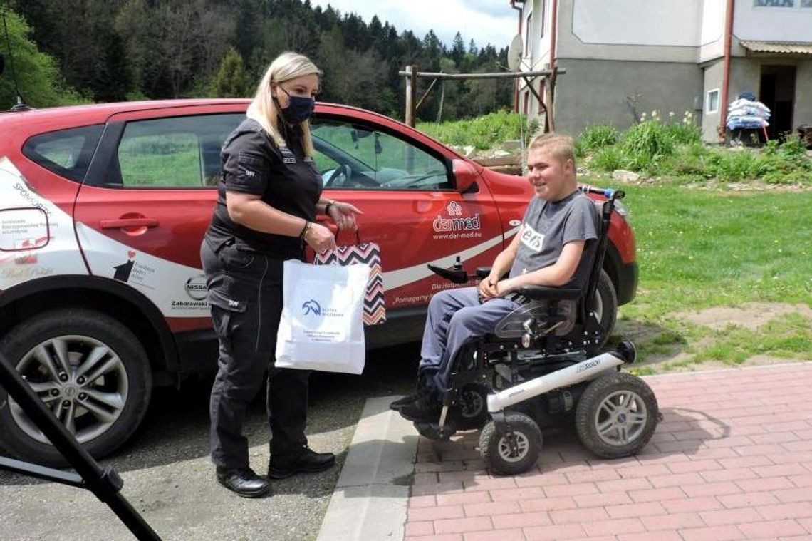 Funkcjonariusze Zakładu Karnego z Łupkowa i Moszczańca wsparli hospicjum