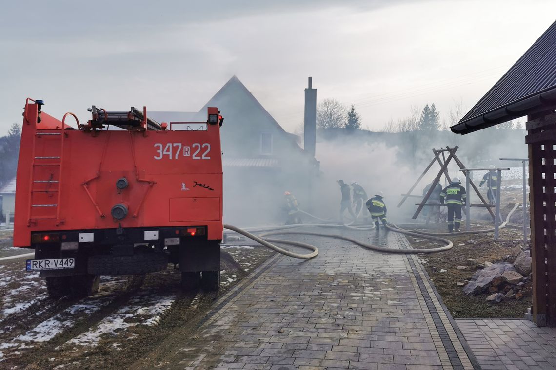 GŁOJSCE: Pożar garażu i domu przy Ogrodowej