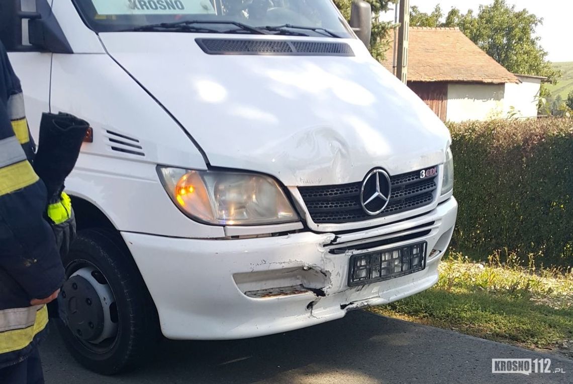 GŁOWIENKA: Zderzenie busa z osobówką