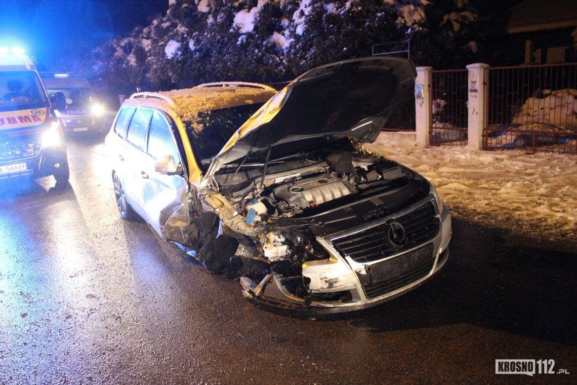 Gołoledź na drogach. Zderzenie dwóch Volkswagenów w Łężanach