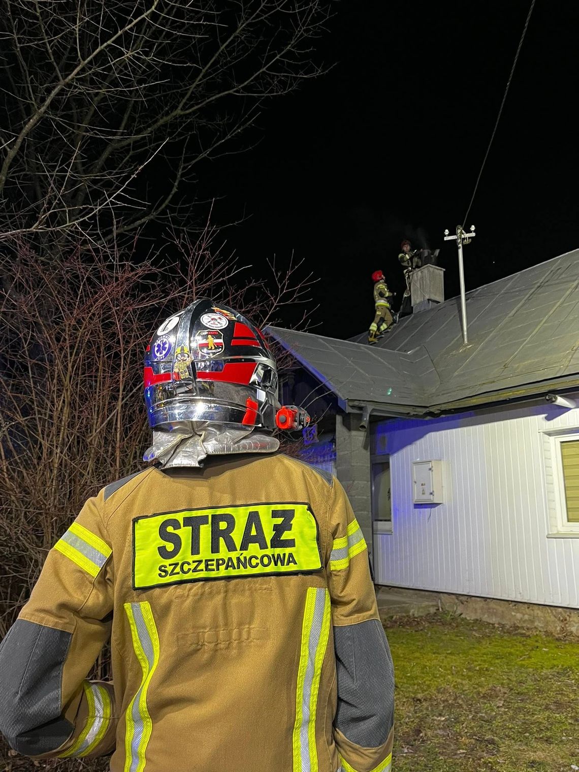 Groźny pożar w drewnianym domu w Zręcinie