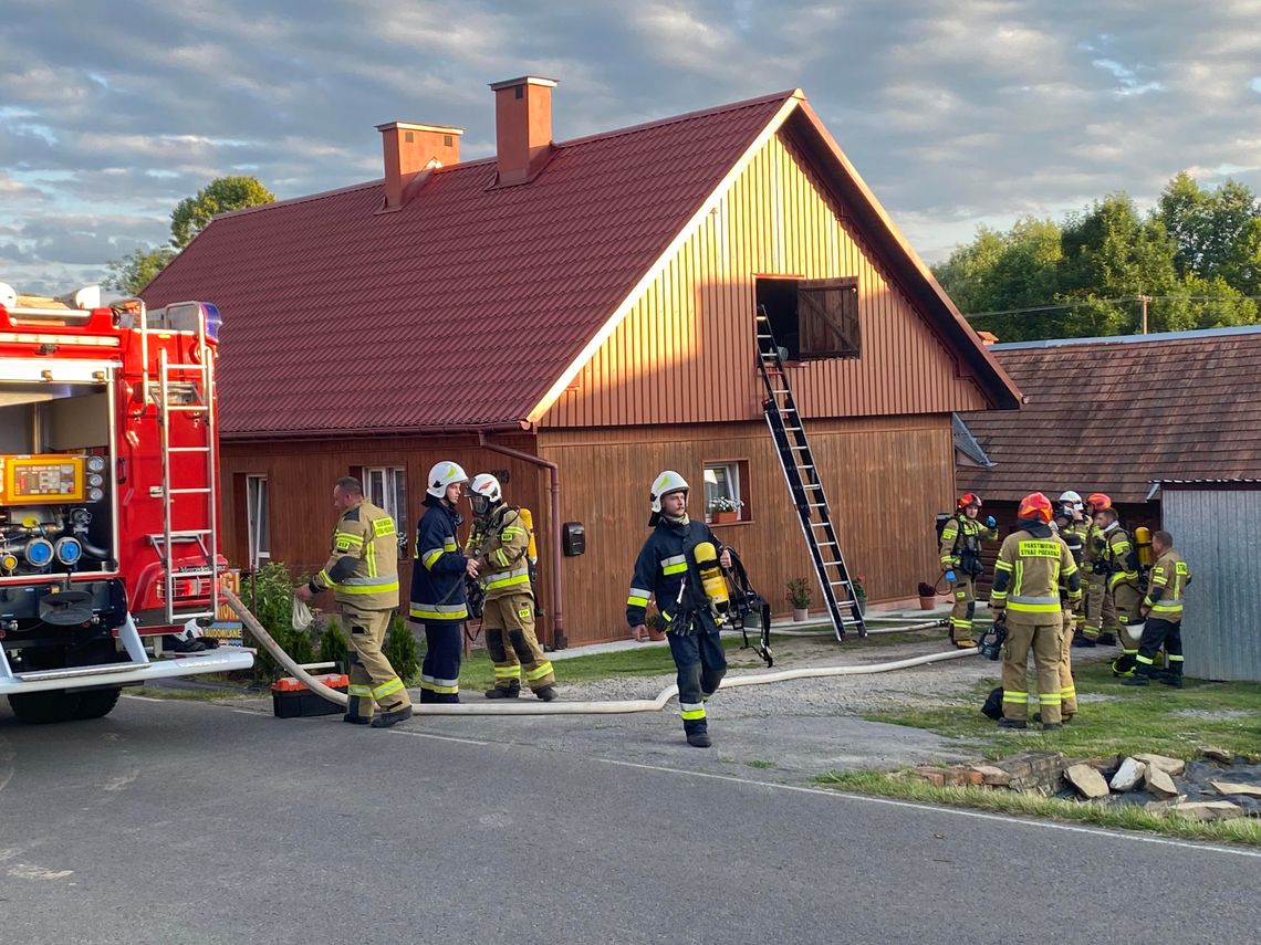 Haczów. Pożar poddasza drewnianego domu