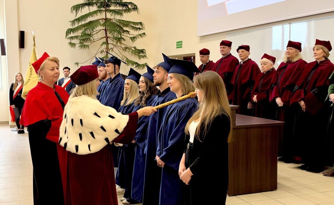 Historyczne obchody 25-lecia i Inauguracja Roku Akademickiego w Podkarpackiej Szkole Wyższej w Jaśle Historyczne obchody 25-lecia i Inauguracja Roku Akademickiego w Podkarpackiej Szkole Wyższej w Jaśle