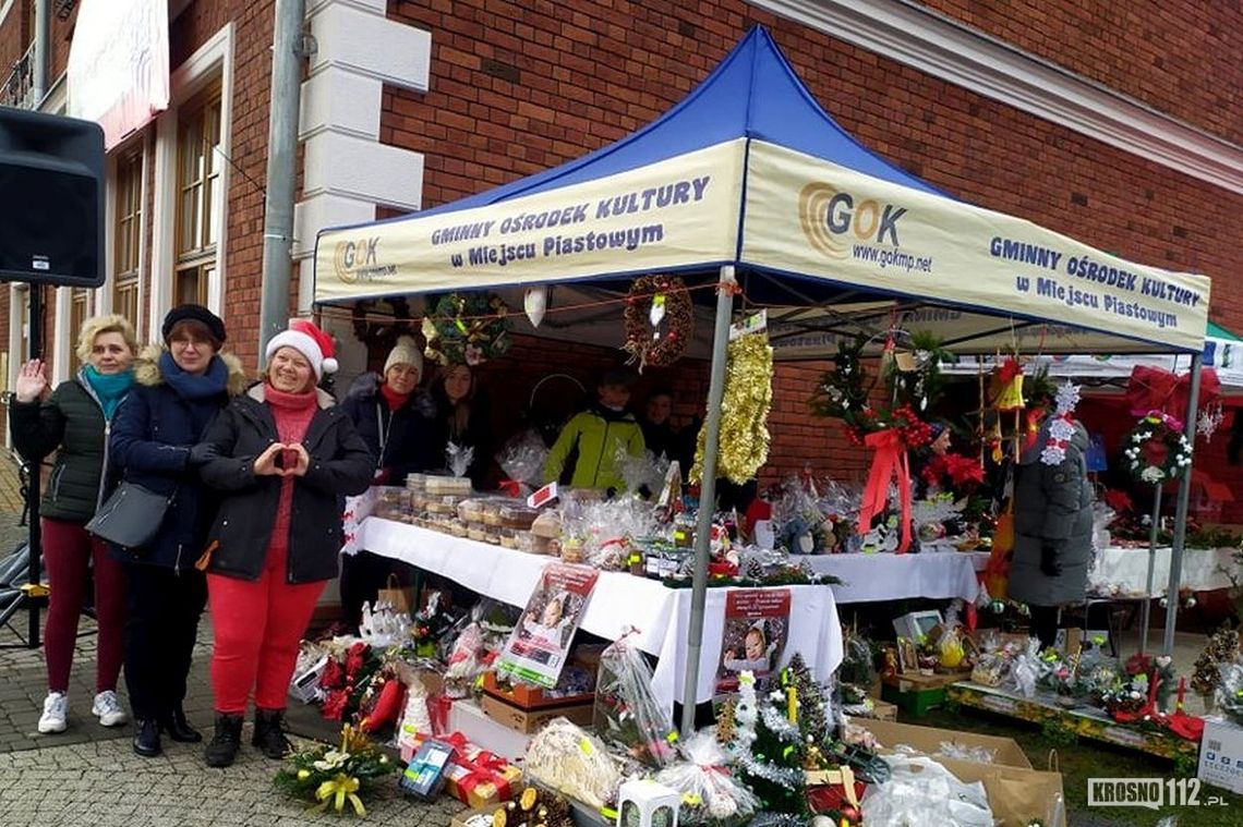 II Jarmark Bożonarodzeniowy w Miejscu Piastowym. Zbierano pieniądze na operację Ignasia