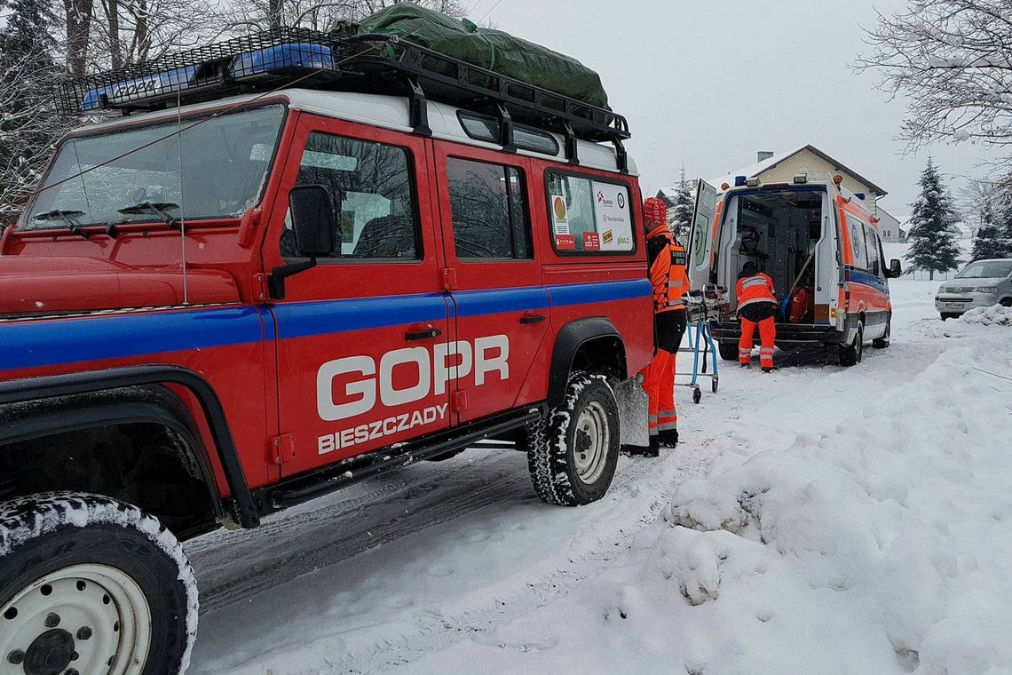 Interwencja ratowników GOPR w trudnym terenie Zawadki Rymanowskiej