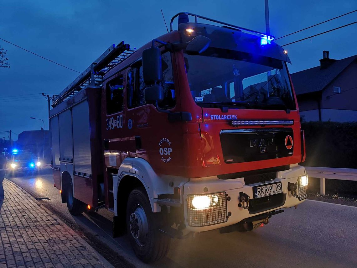 Interwencja służb ratunkowych w jednym z domów we Wróbliku Królewskim. Jedna osoba nie żyje