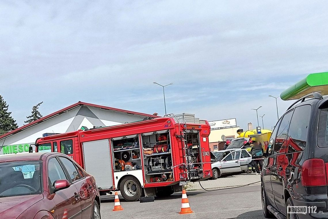 Interwencja strażaków na stacji LPG. Rozszczelnienie butli z gazem w samochodzie