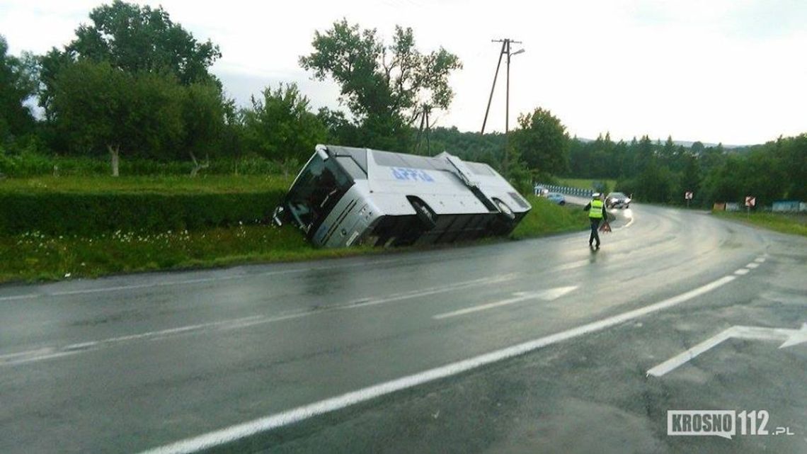 Iskrzynia: Autobus wjechał do rowu