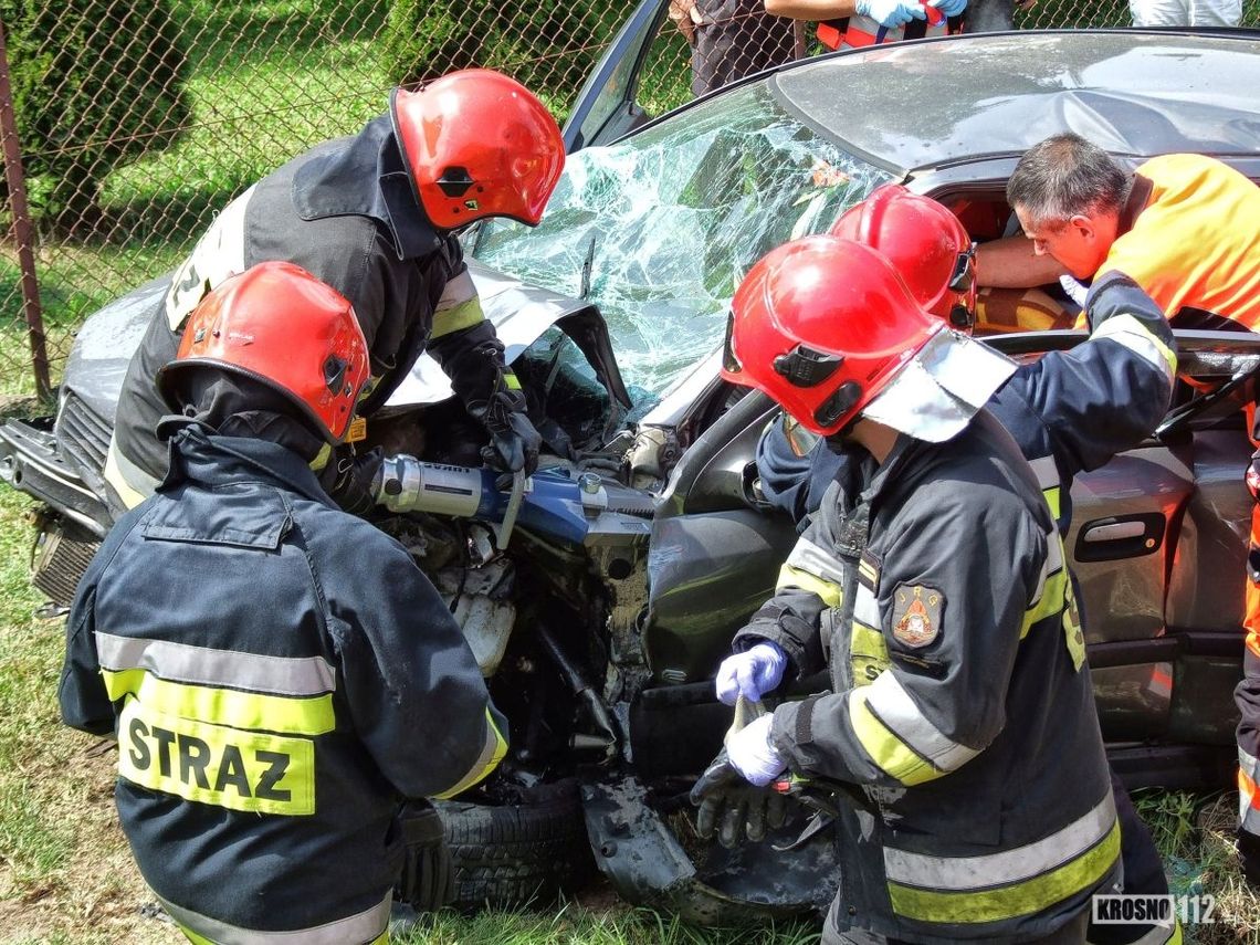 Iwonicz: Zderzenie trzech aut - strażacy wycinali kobietę z wraku