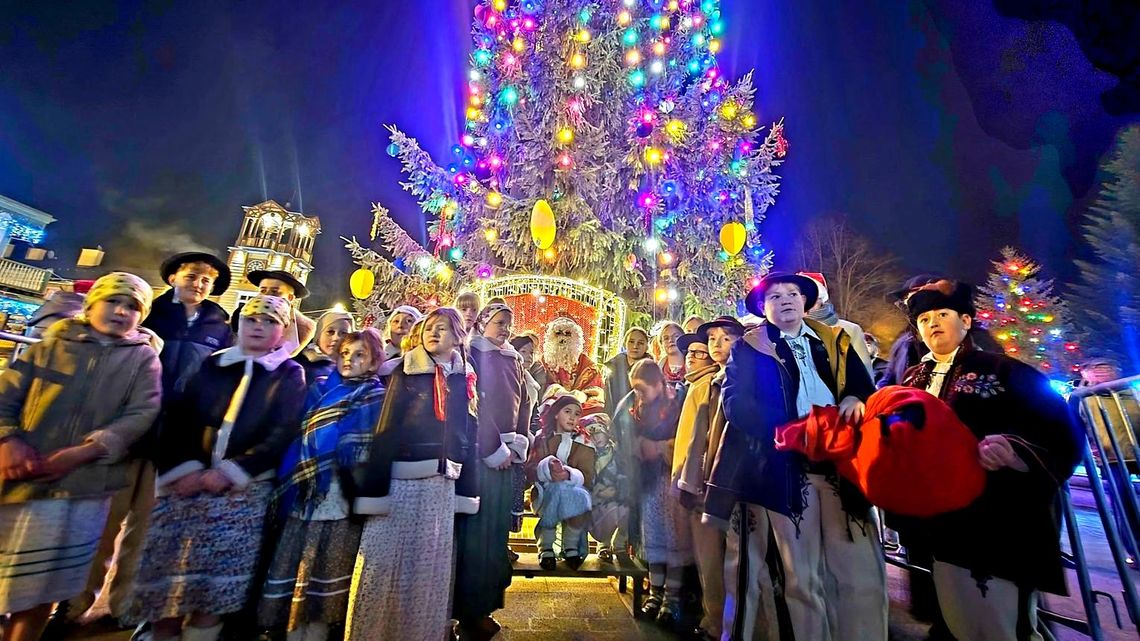 Iwonicz-Zdrój. Choinka rozbłysła w sercu uzdrowiska Iwonicz-Zdrój. Choinka rozbłysła w sercu uzdrowiska