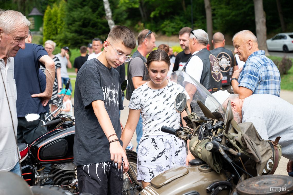 Iwonicz Zdrój. Edukacyjny Rajd Motocyklowy oraz pokaz broni palnej