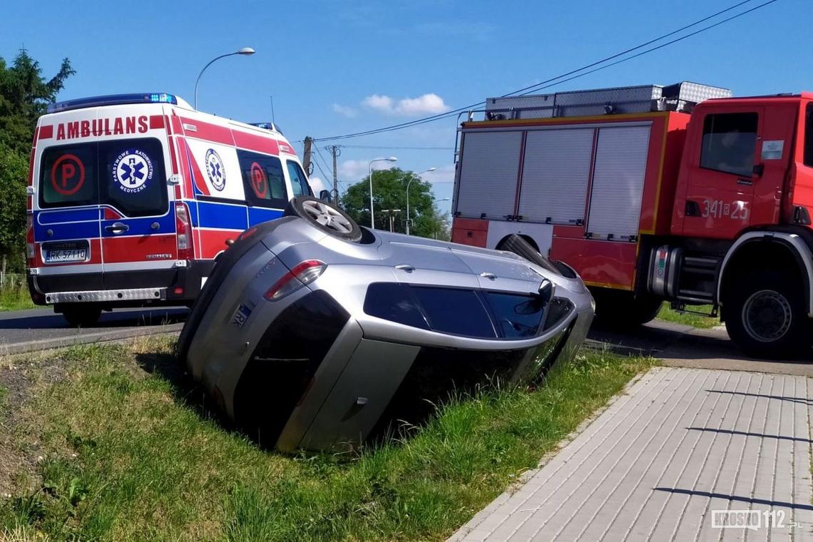 ? Iwonicz. Zjeżdżając z DK28, wjechała do rowu