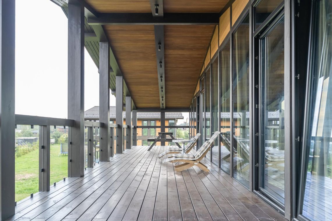 Jak dopasować nowoczesne zadaszenie tarasu do stylu domu?