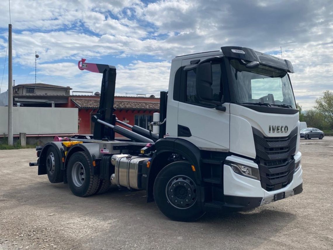 Jak hakowce zmieniają codzienną pracę służb komunalnych i ratowniczych w polskich miastach