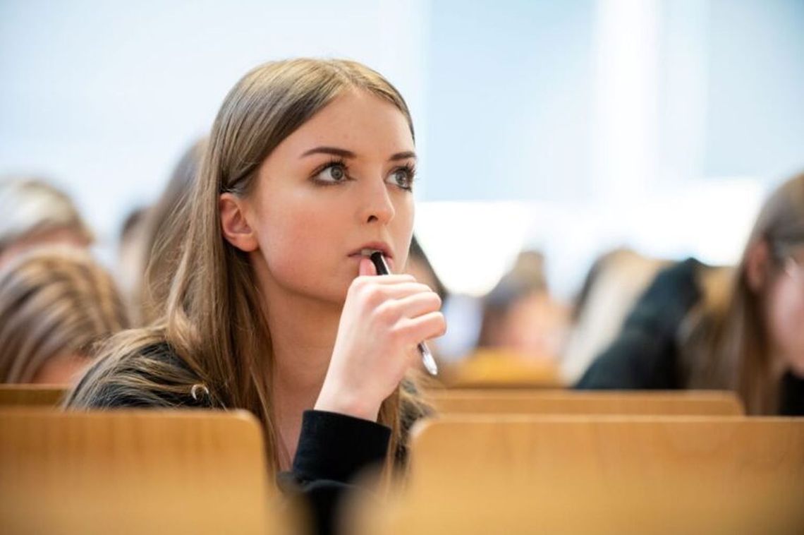 Jak radzić sobie ze stresem przed maturą, gdy nauka zaczyna przytłaczać