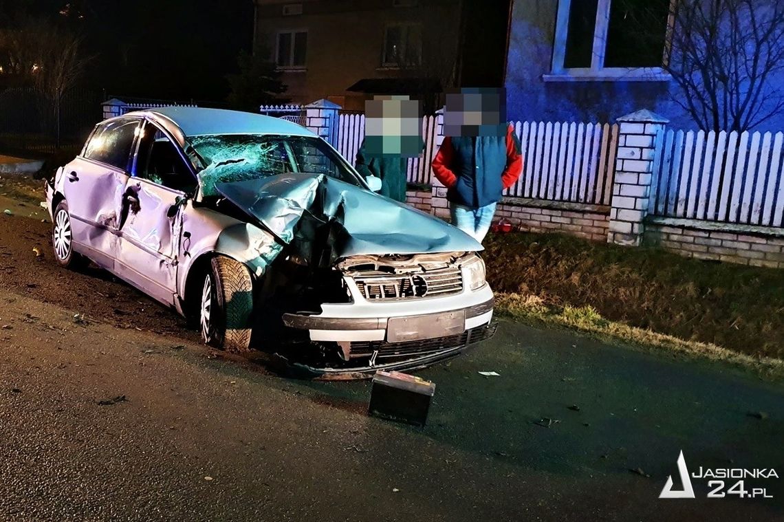 JASIONKA: Kierujący volkswagenem uderzył w ogrodzenie