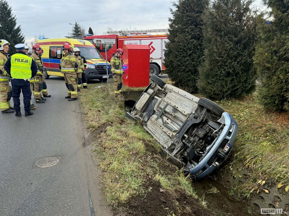 Jaszczew. Dachowanie niedaleko remizy Jaszczew. Dachowanie niedaleko remizy