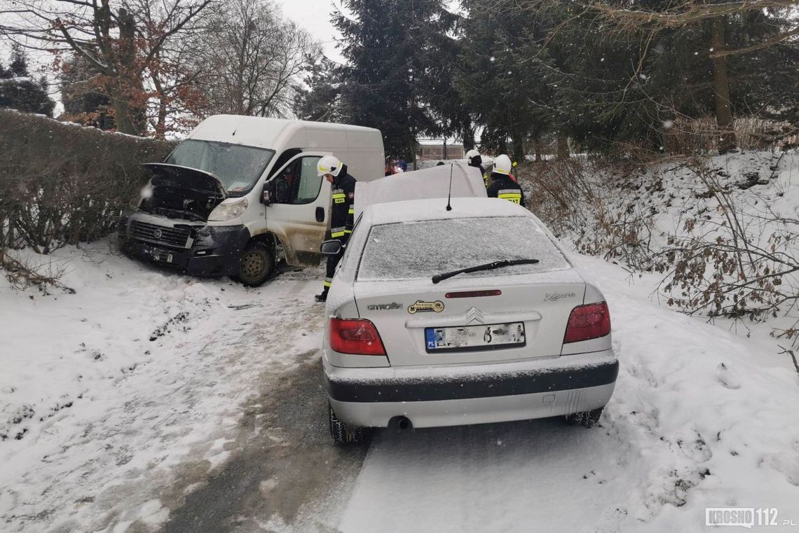 Jaszczew. Zderzenie dostawczaka z osobówką