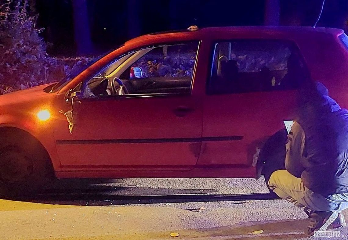 Jaszczew. Zderzenie dwóch Volkswagenów i szkło na jezdni Jaszczew. Zderzenie dwóch Volkswagenów i szkło na jezdni