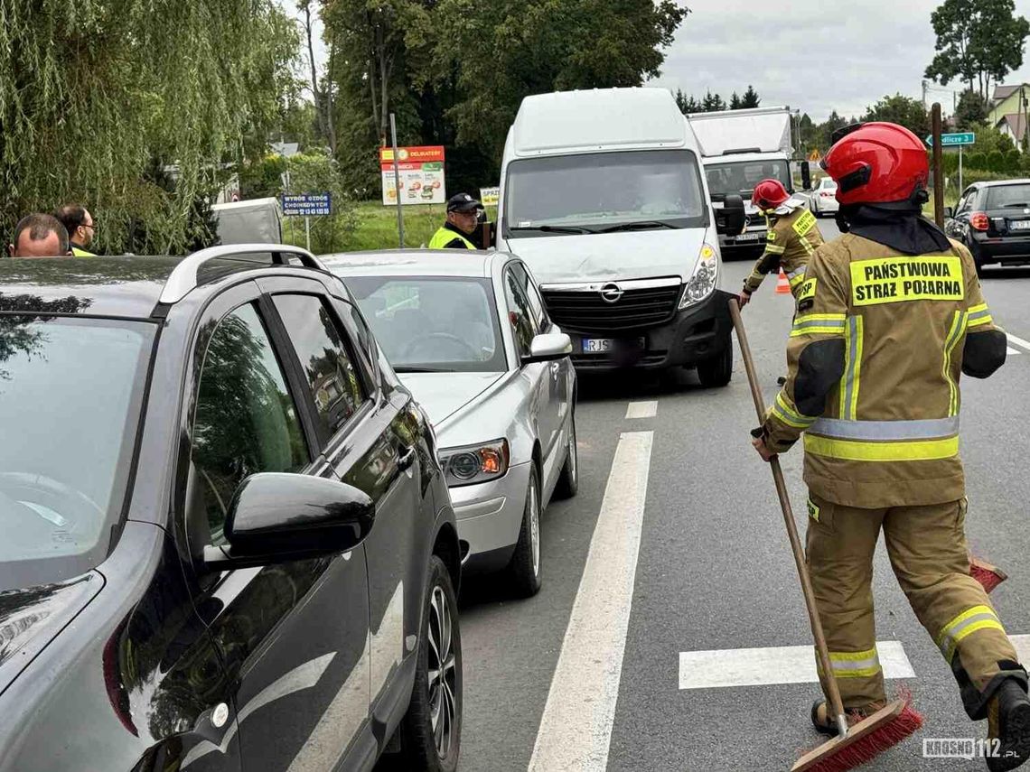 Jaszczew. Zderzenie trzech samochodów przed przejściem dla pieszych