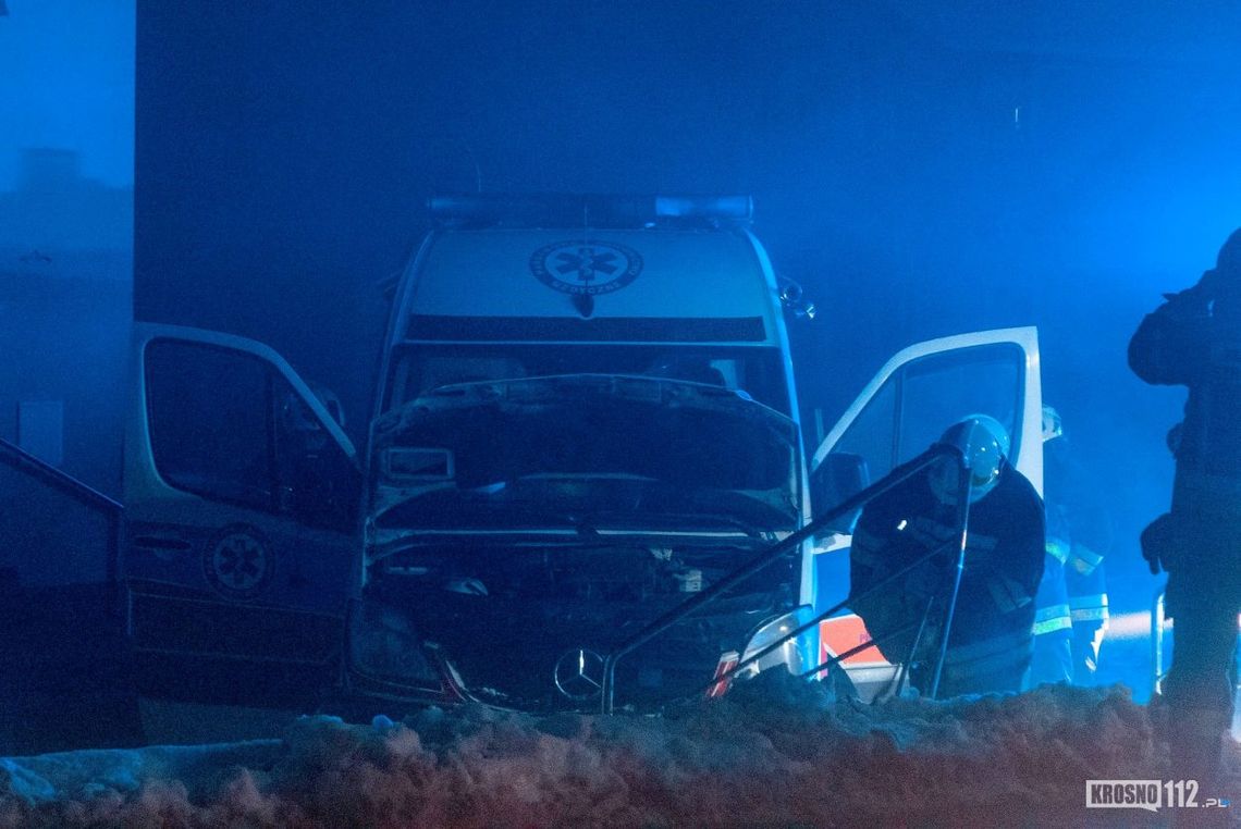 Jechali do wypadku. Kolizja karetki w Zręcinie