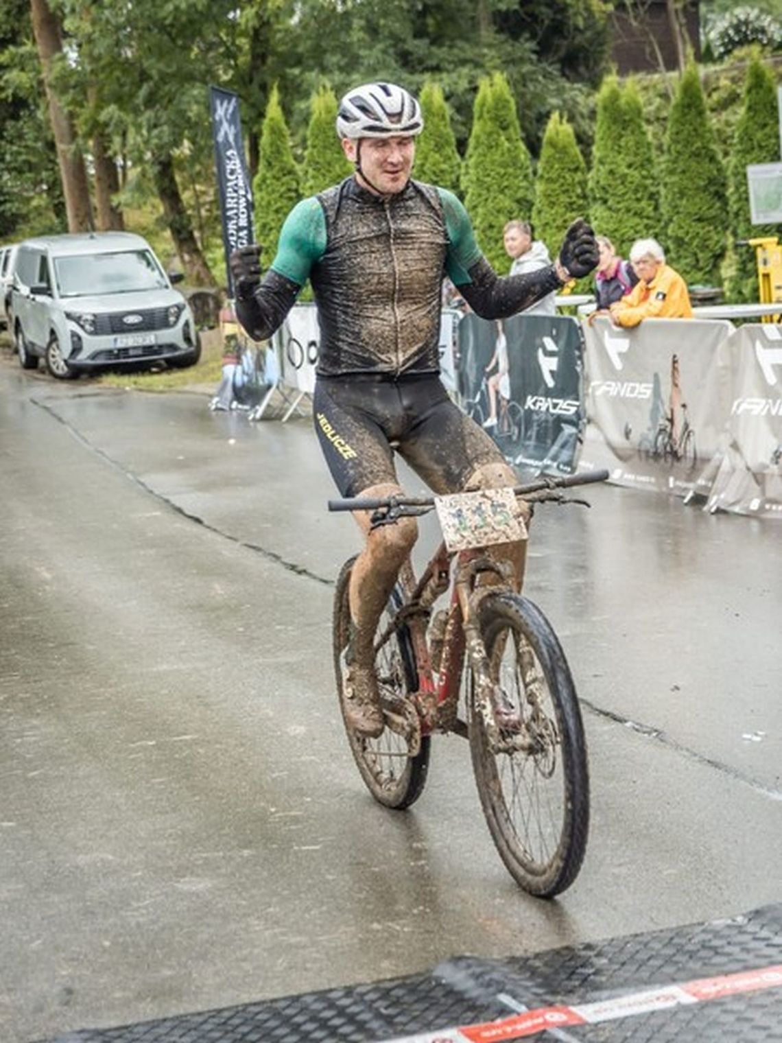 Jedlicki policjant na podium Podkarpackiej Ligi Rowerowej