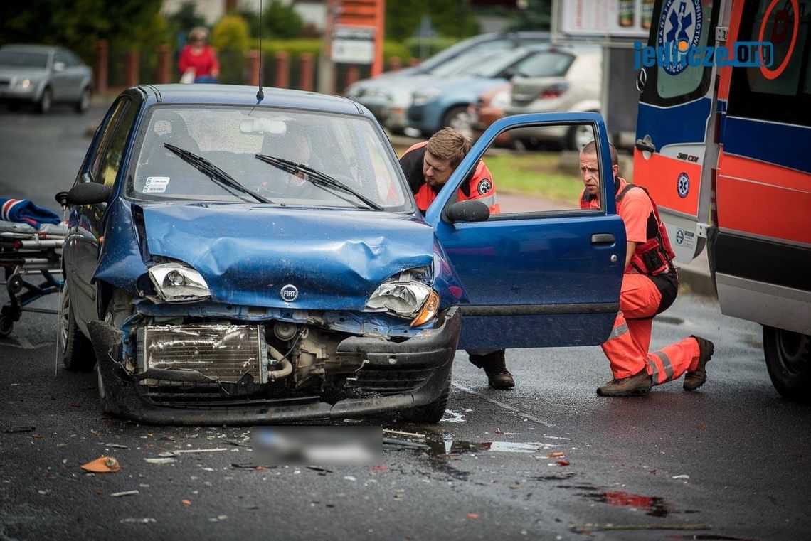 JEDLICZE: Kierowca Seicento najechał na Golfa