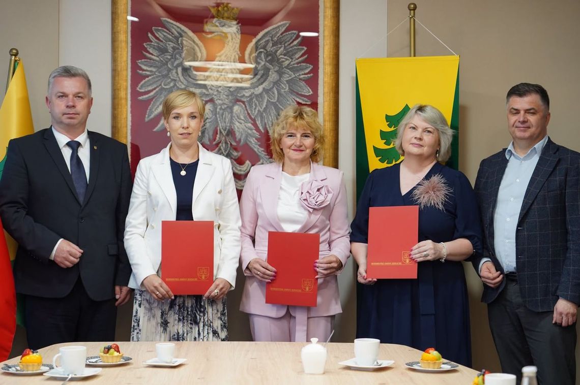 Jedlicze: wręczono akty powierzenia dyrektorom trzech placówek oświatowych