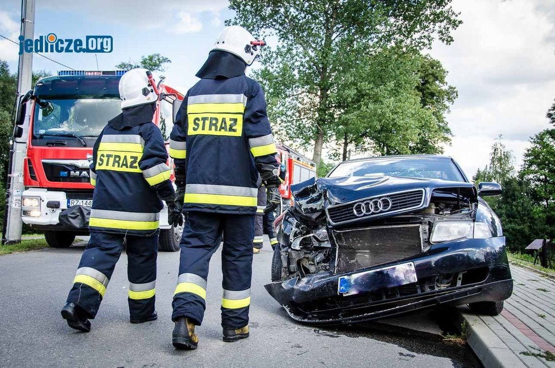 JEDLICZE: Zderzenie dwóch samochodów na ul. Manierskiego
