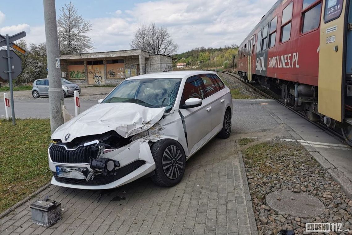 ? Jedlicze: Zderzenie samochodu osobowego z pociągiem