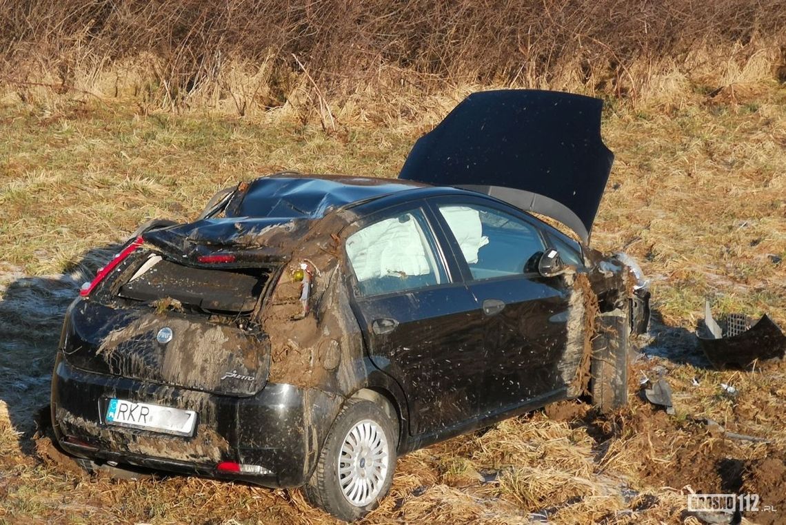 Jedna osoba ranna po dachowaniu samochodu na DK28 w Rymanowie