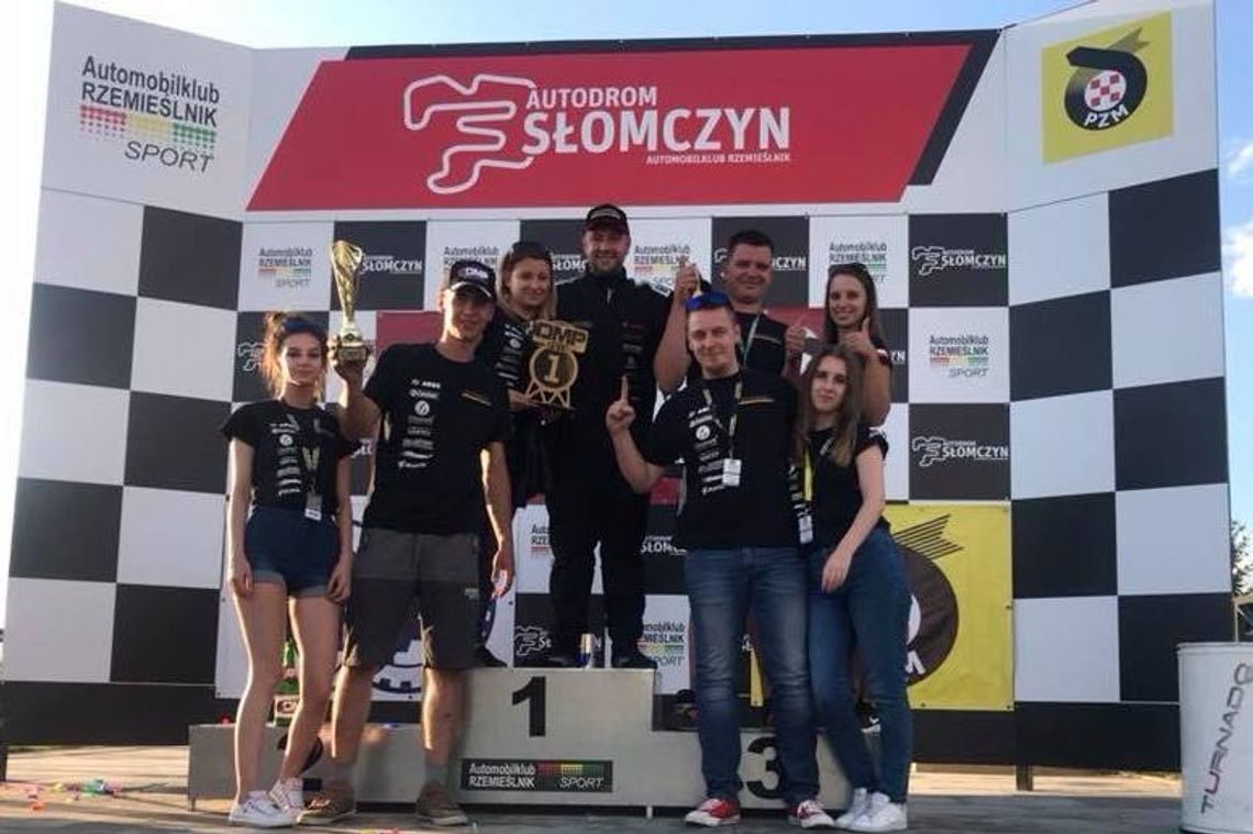 Kamil Lorenc z Lo-Stark Drift Team triumfuje na zawodach w Słomczynie