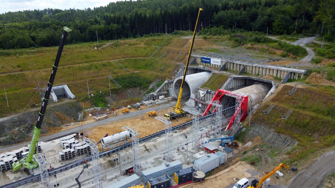 Karpatka drąży tunel S19 w kierunku Barwinka. Ułożonych jest już 68 pierścieni
